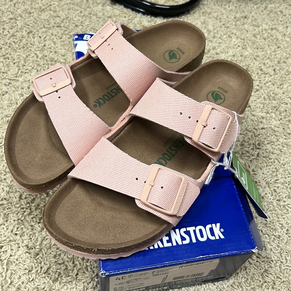 New in box pink vegan Birkenstocks - Picture 1 of 3